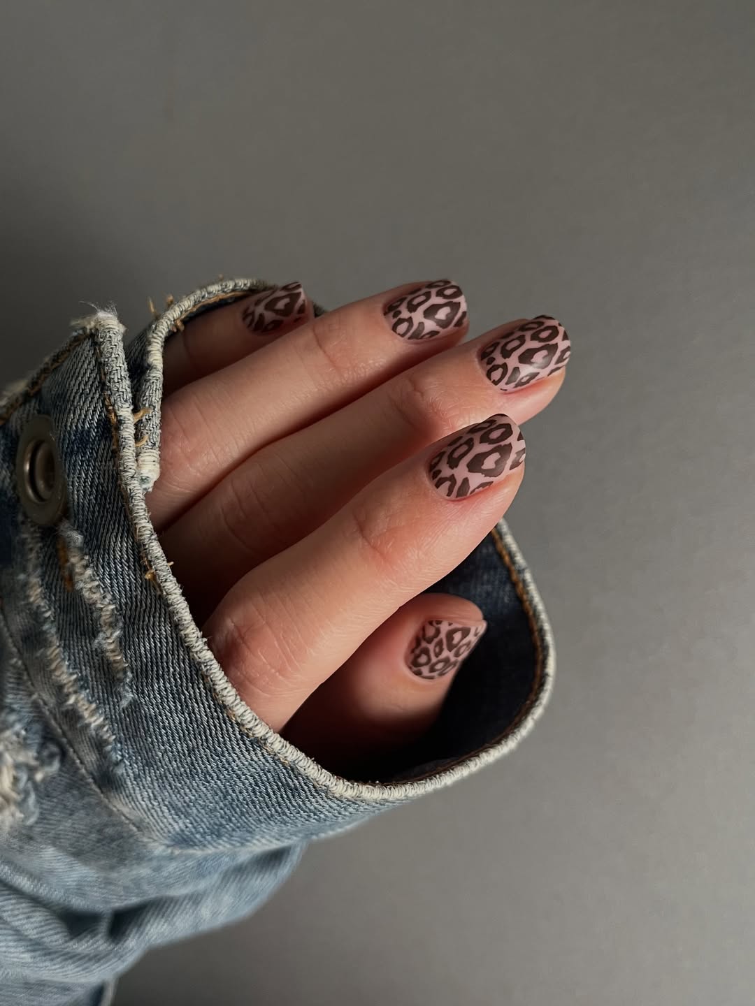 Baby Pink Leopard Print Short Round Nails