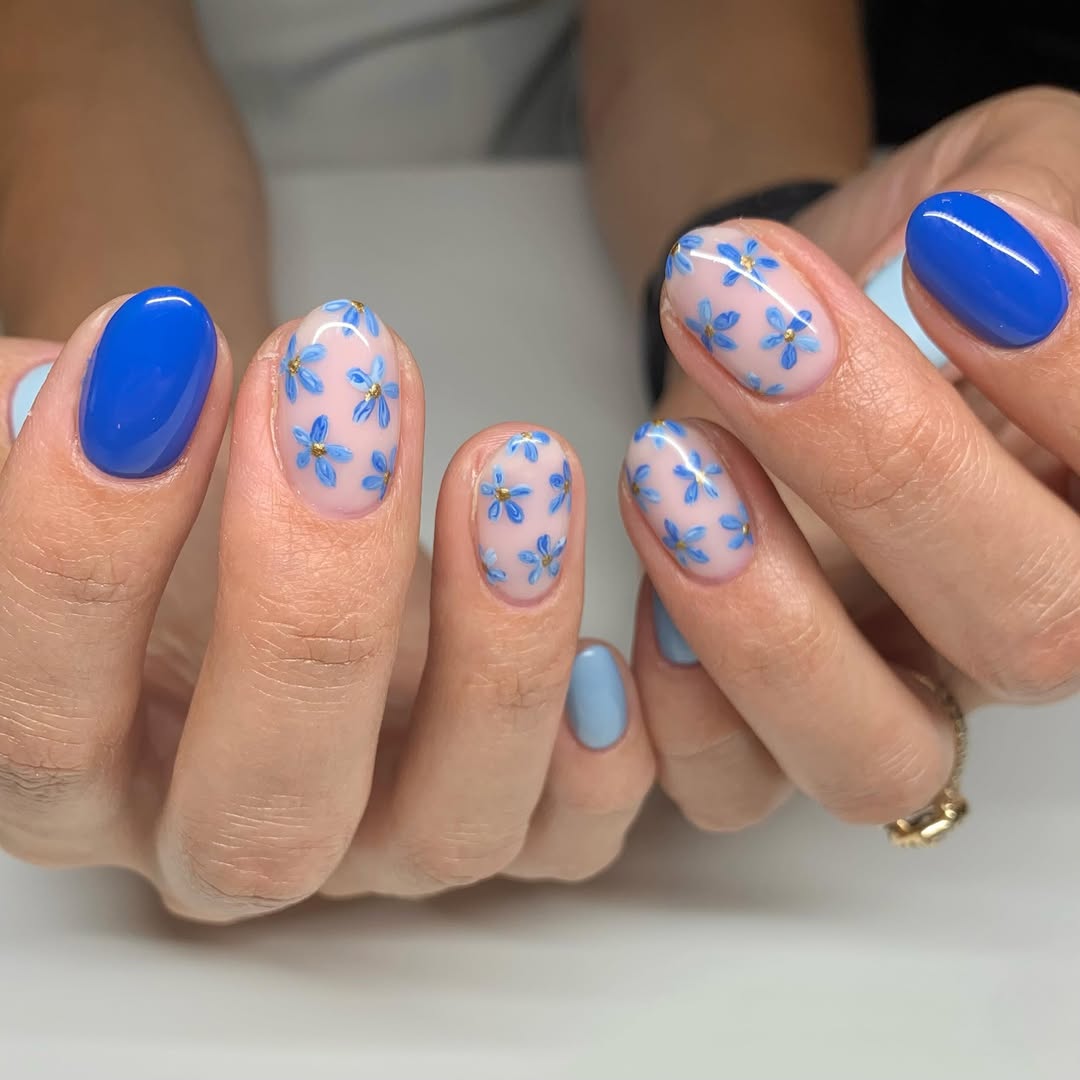 Blue Floral Accent Short Oval Nails