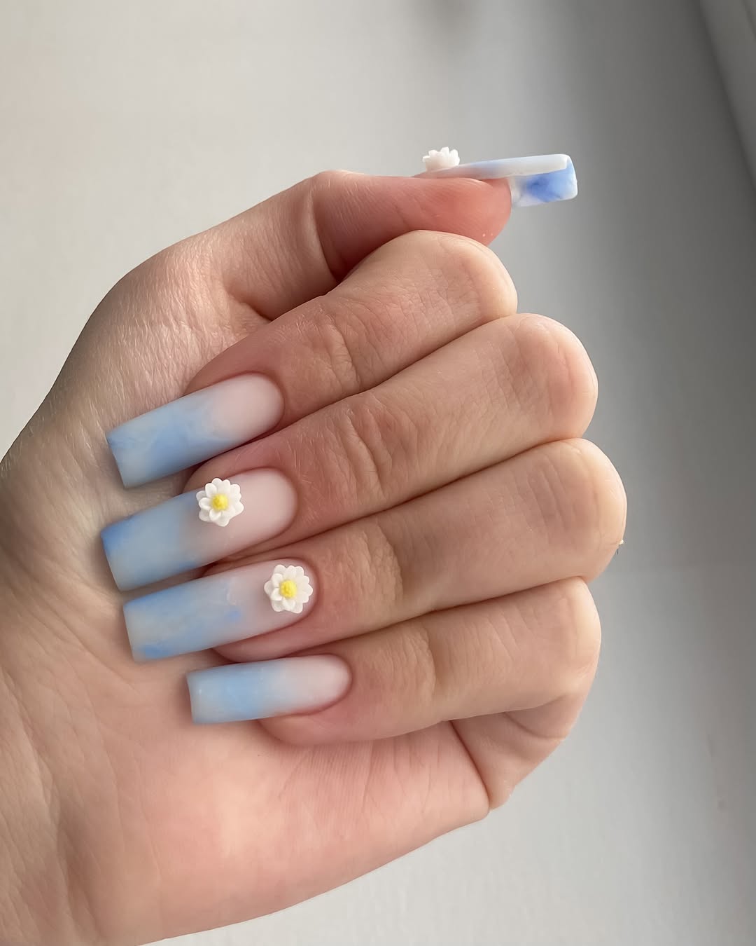 Dreamy Sky Blue Ombre Coffin Nails with Daisies