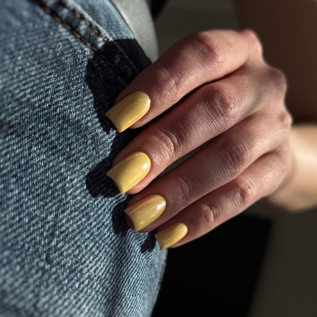 Glossy Buttercup Yellow Short Round Nails