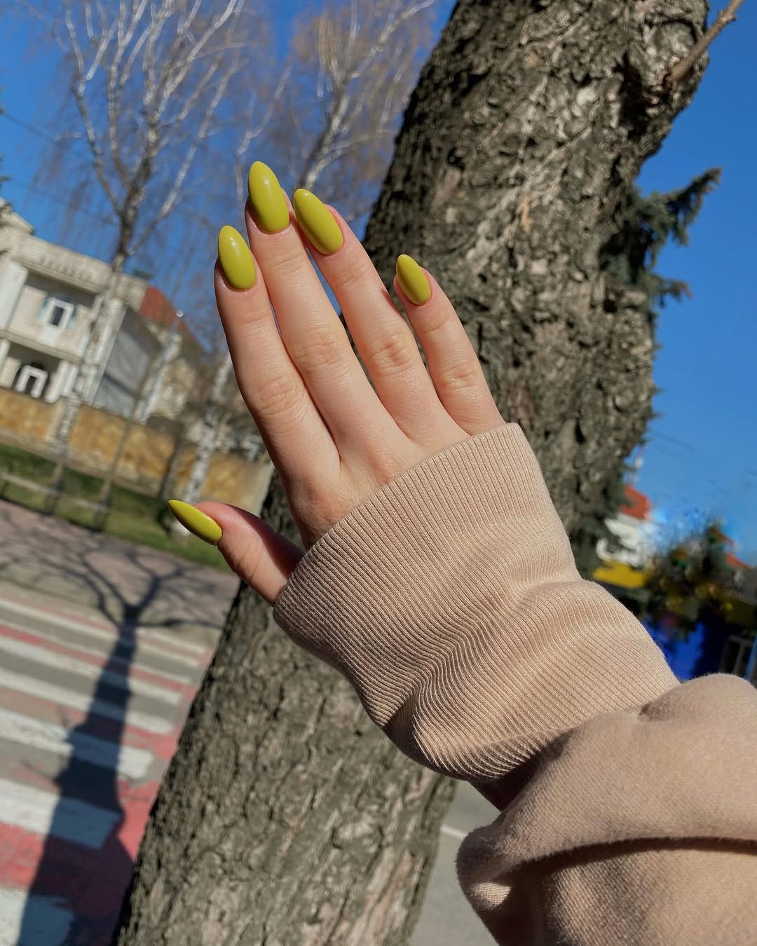 Glossy Lime Green Solid Almond Nails