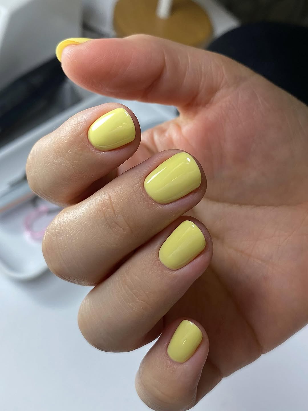 Glossy Pastel Yellow Round Short Nails