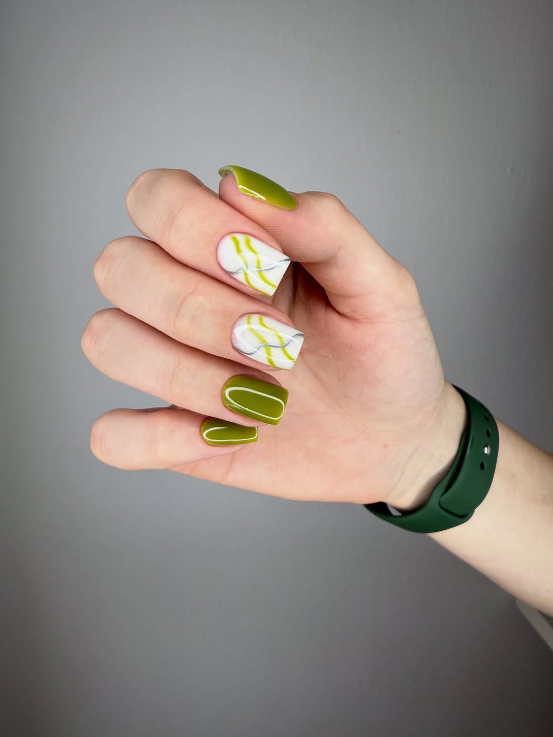 Green Squoval Wavy Lines Short Nails