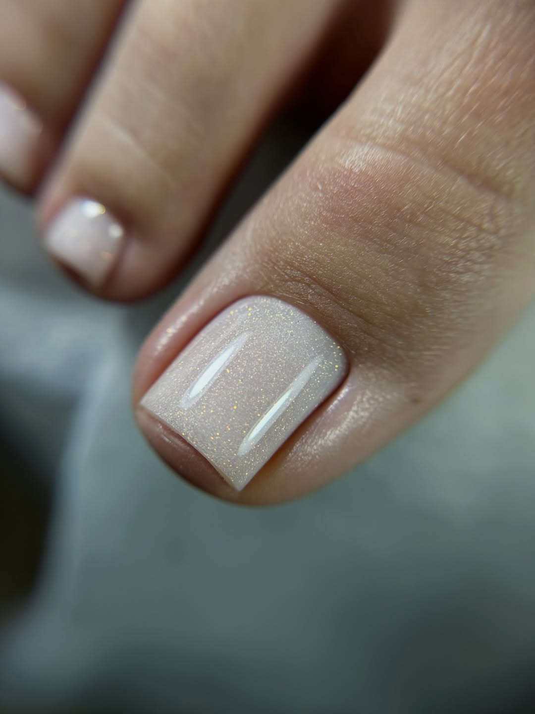 Iridescent Light Pink Glitter Glossy Short Squoval Pedicure