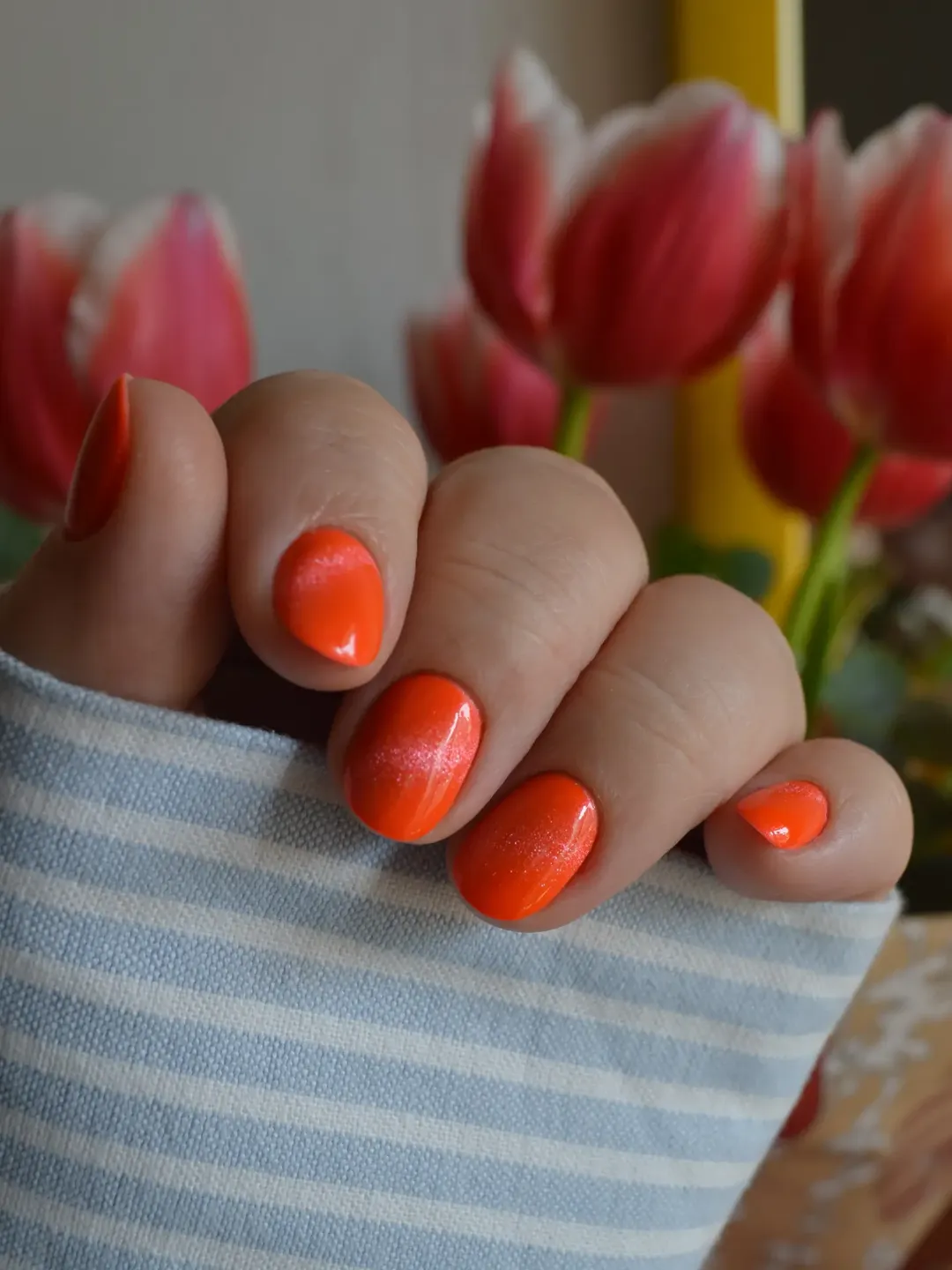 Neon Orange Cat Eye Shimmer Oval Nails