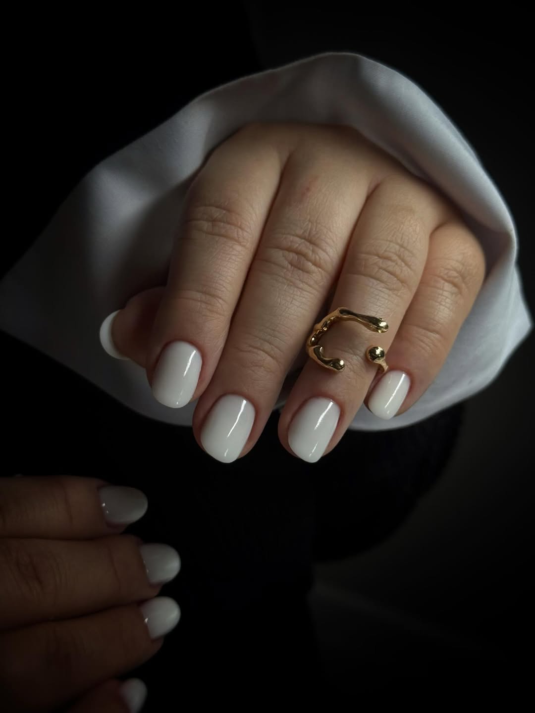 Pure White Glossy Short Round Nails