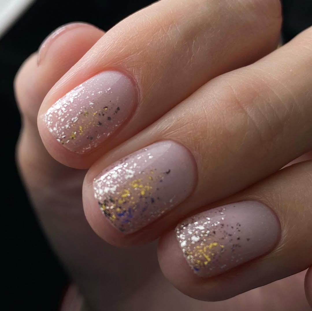 Soft Pink Glitter Gradient Short Round Nails