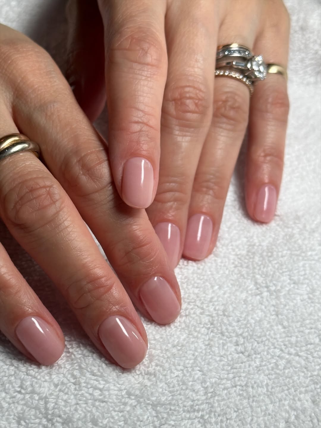 Soft Pink Glossy Short Oval Nails