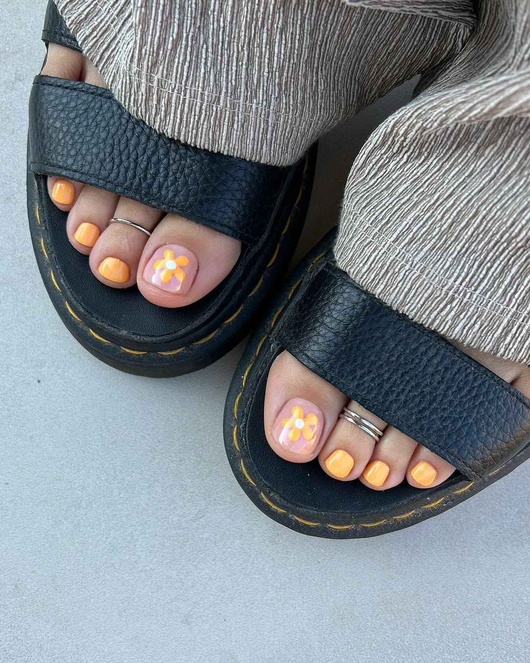 Sunny Peach Daisy Pedicure Summer Toes