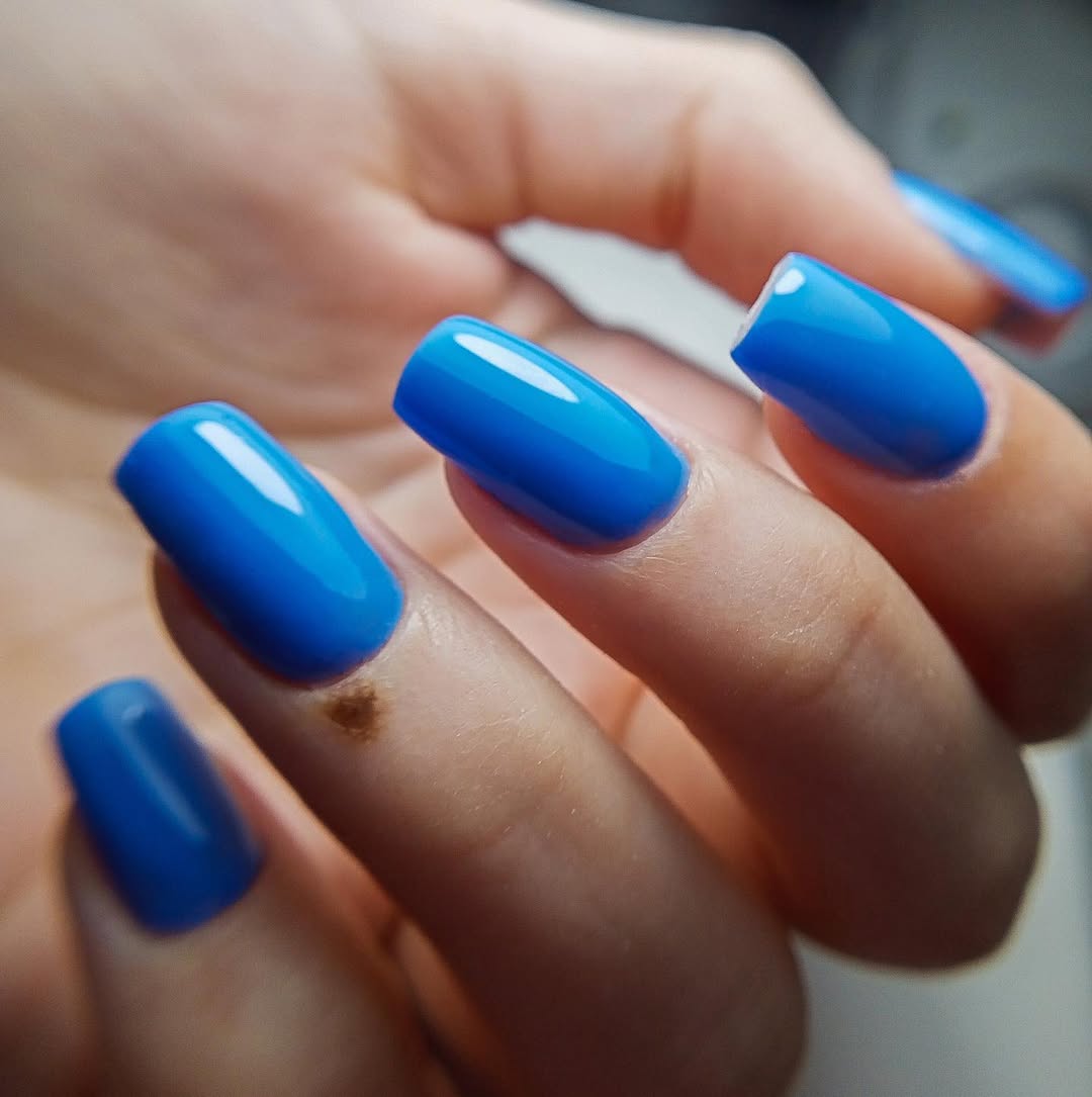 Vibrant Blue Glossy Medium Square Nails