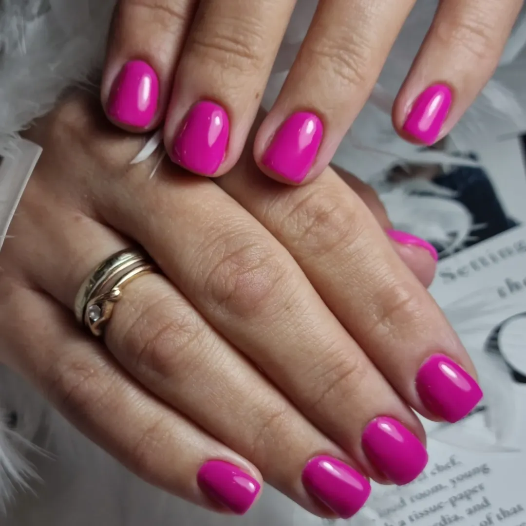 Vibrant Fuchsia Glossy Round Short Nails