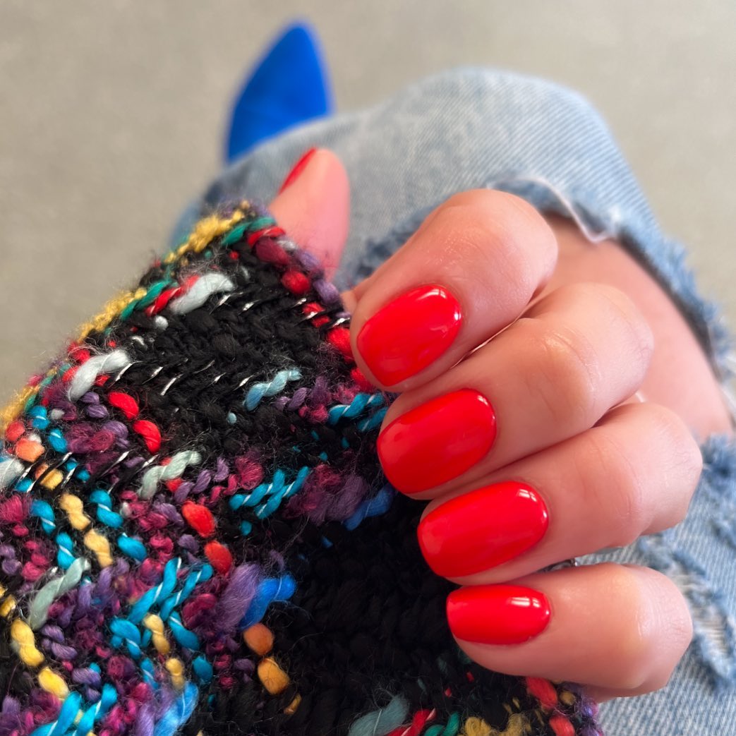 Vibrant Glossy Chili Red Short Oval Nails