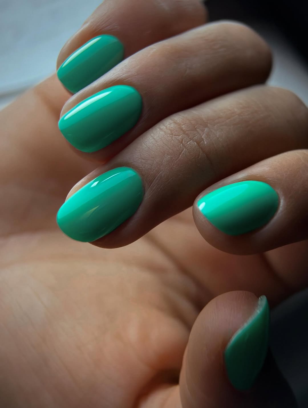 Vibrant Teal Glossy Short Oval Nails