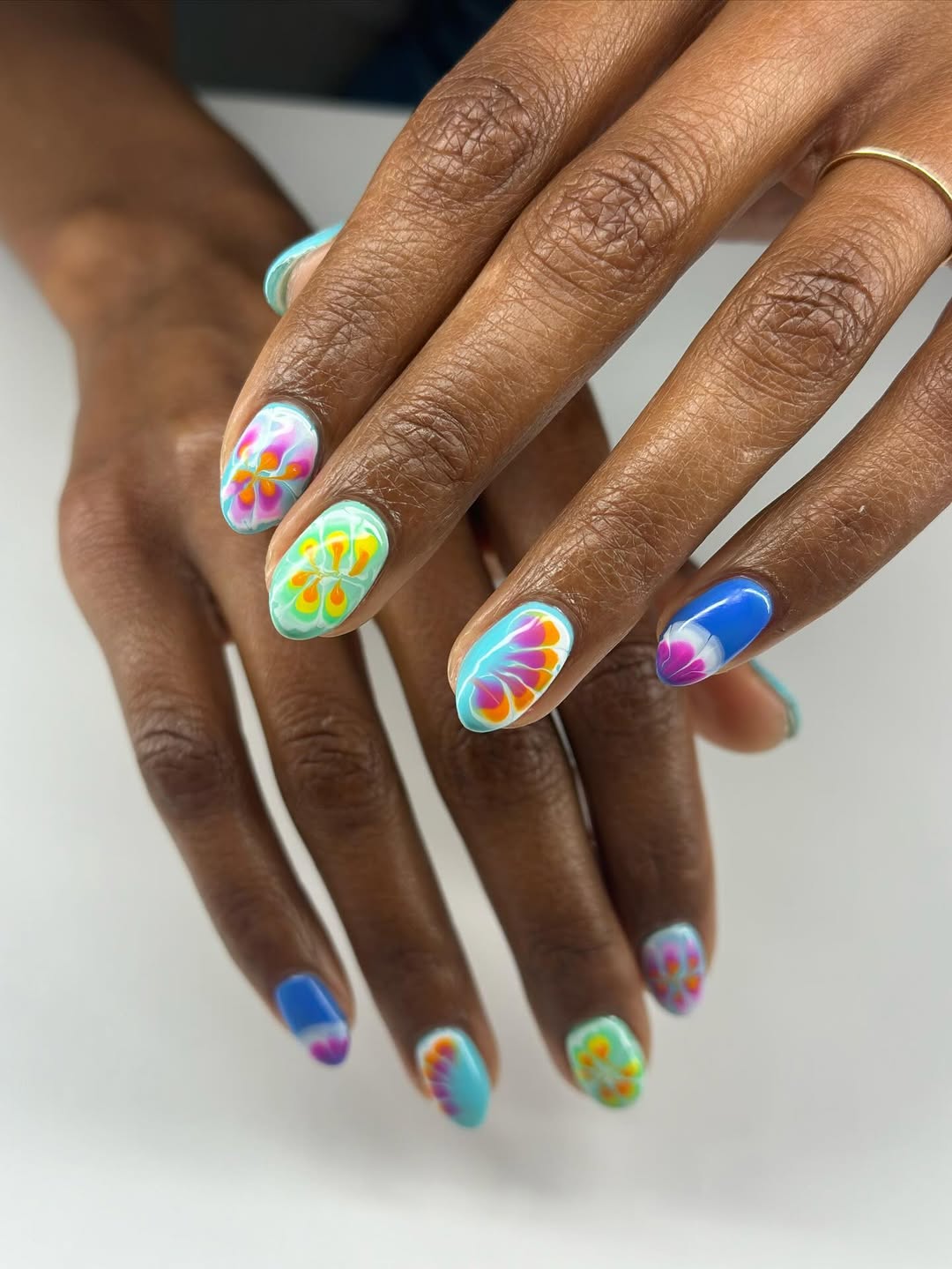 Vibrant Tie-Dye Swirls Short Oval Nails