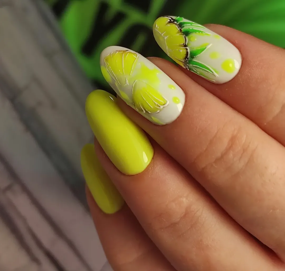 Vibrant Yellow Lemon Slice Accent Oval Nails