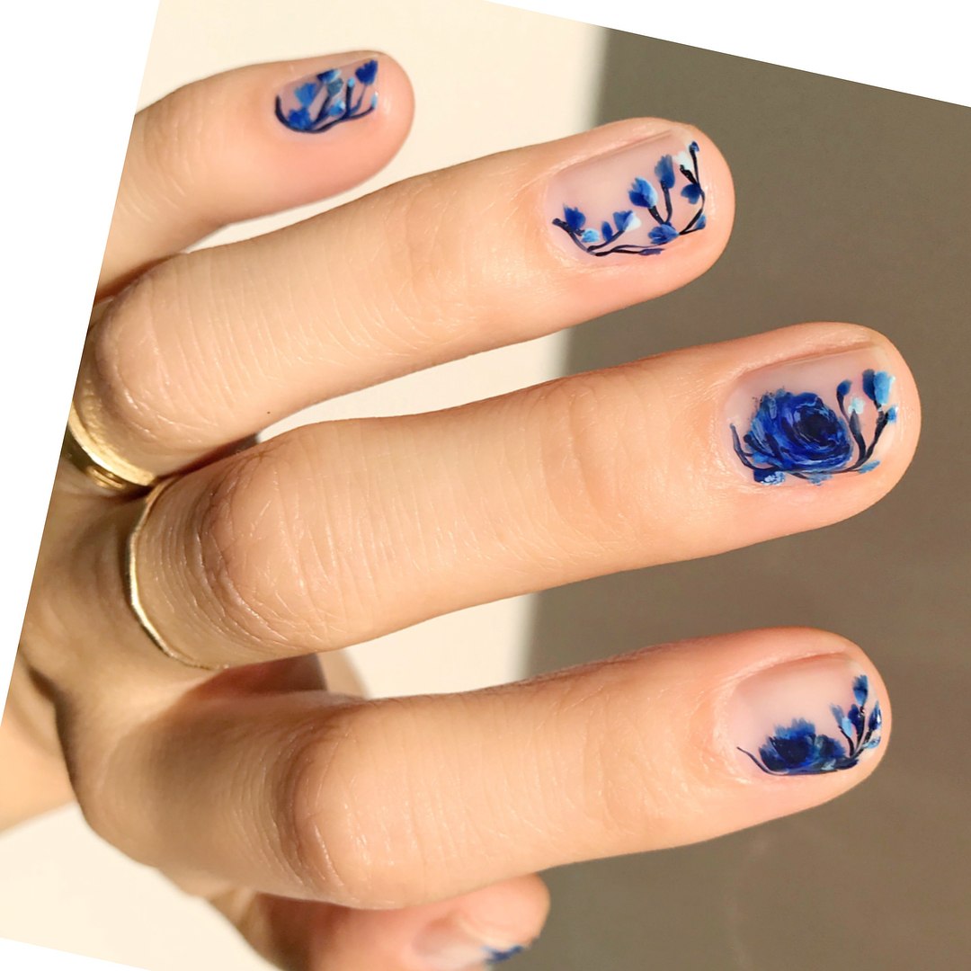 Vivid Blue Floral Blossom Short Round Nails