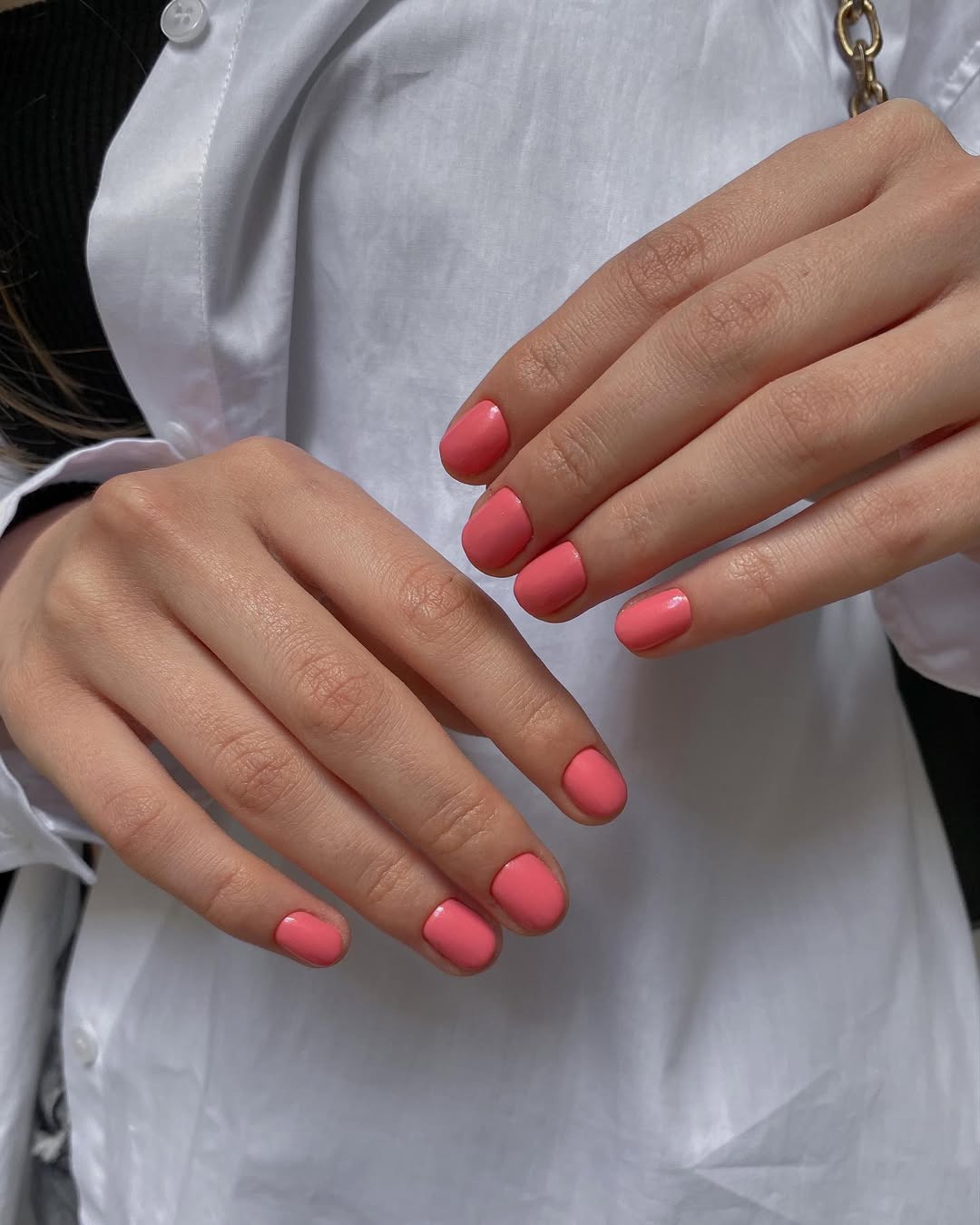 Vivid Coral Short Round Glossy Gel Nails