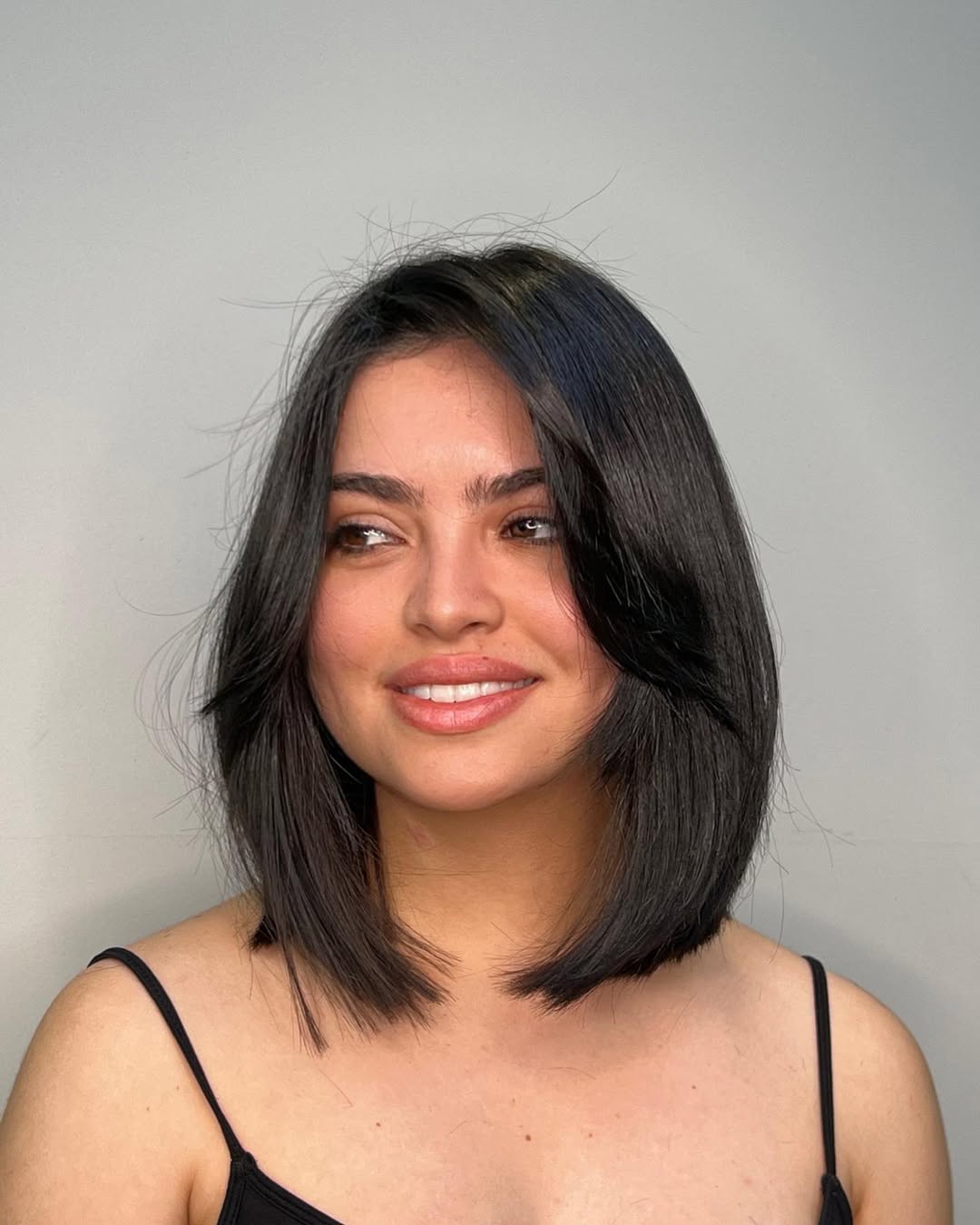 Blunt Collarbone Lob with Subtle Face-Framing Layers