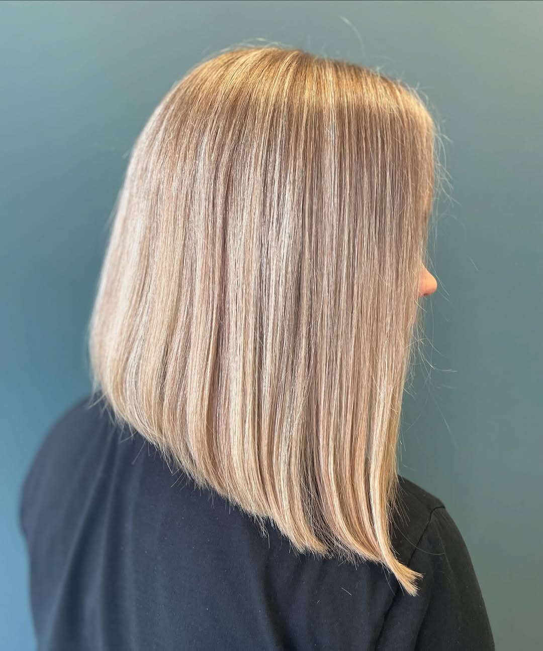 Blunt Cut Honey Blonde Lob With Subtle Highlights