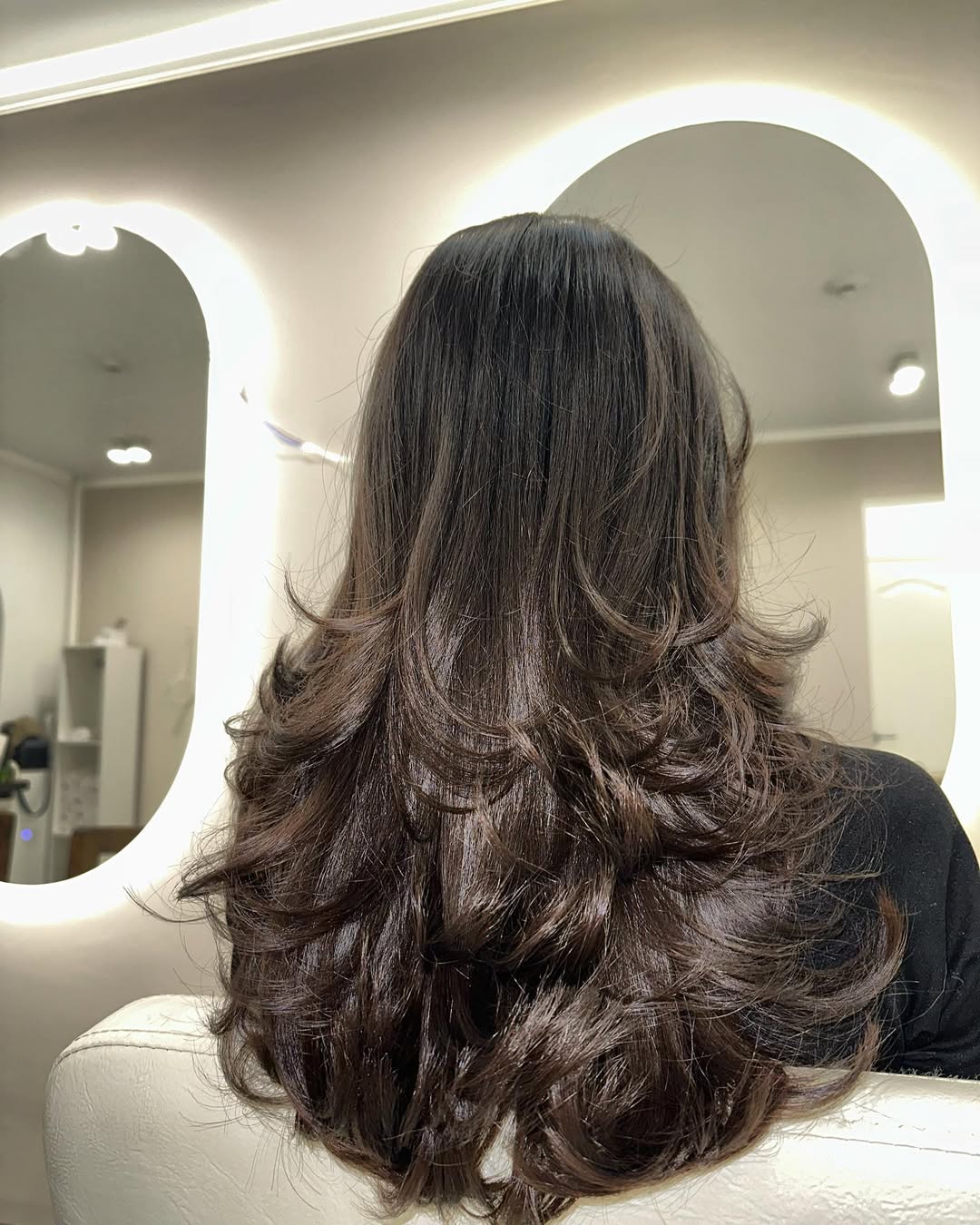 Defined Voluminous Layers On Dark Brown Hair