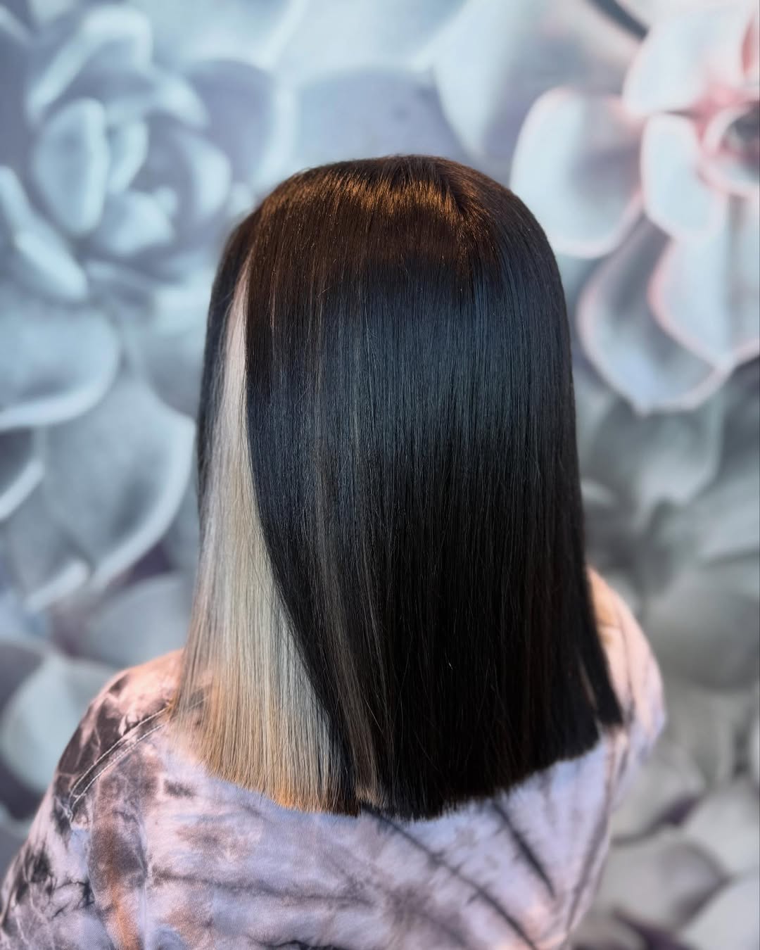 Dramatic Skunk Stripe Bob with Platinum Contrast