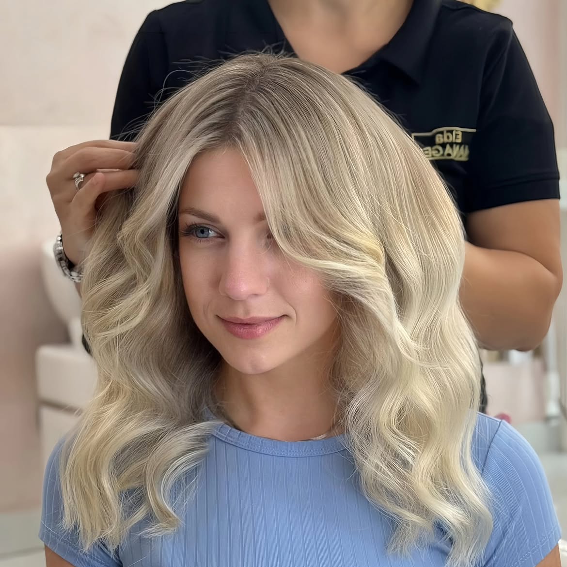Glamorous Blonde Waves With Golden Undertones