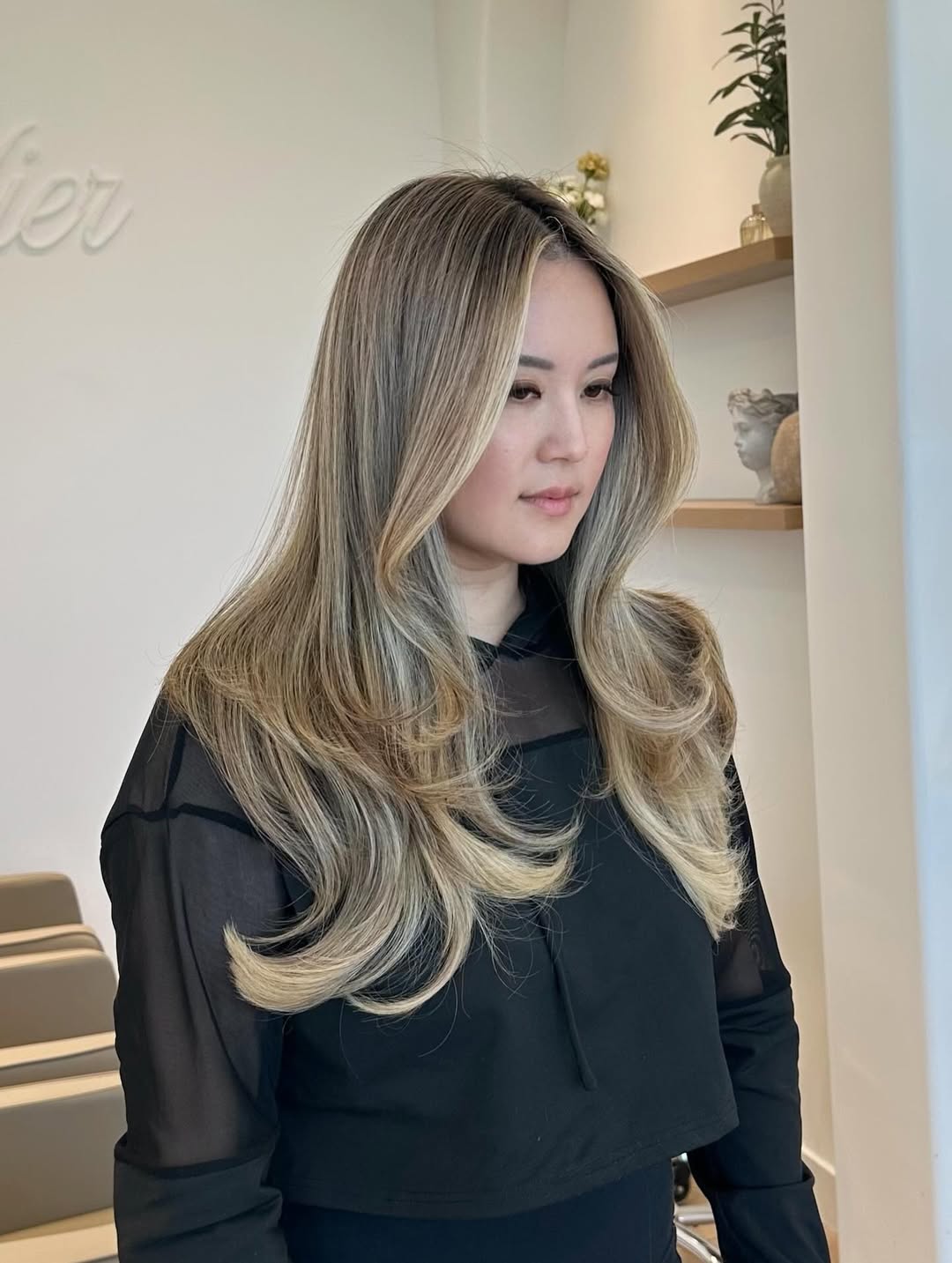 Glamorous Wavy Champagne Blonde Long Layers