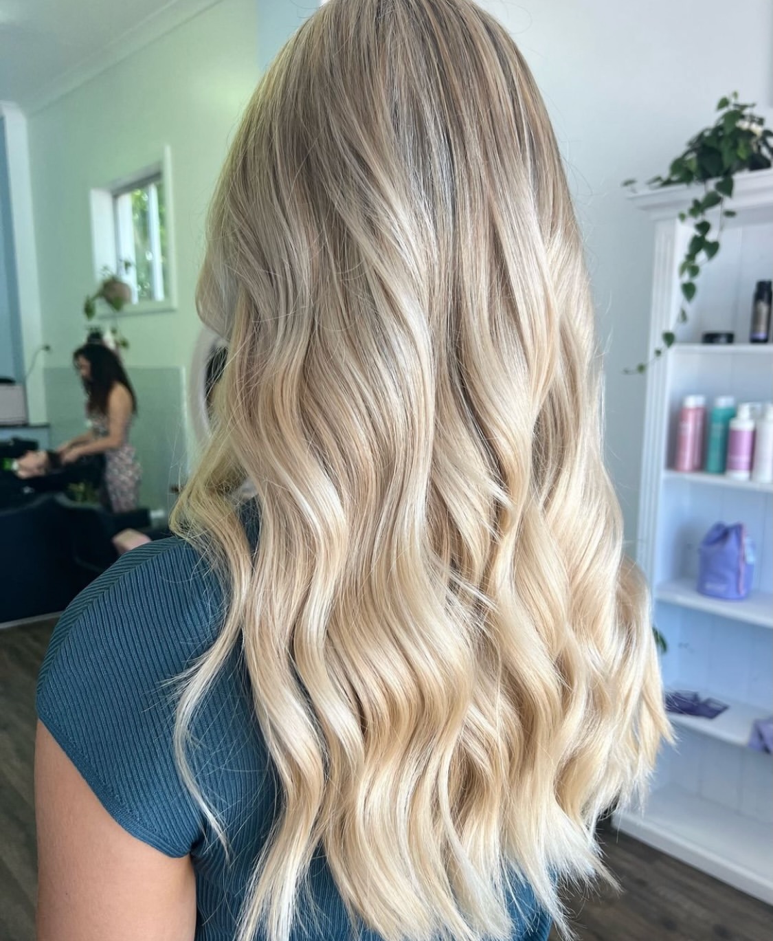 Honey Blonde Beach Waves With Subtle Face Framing