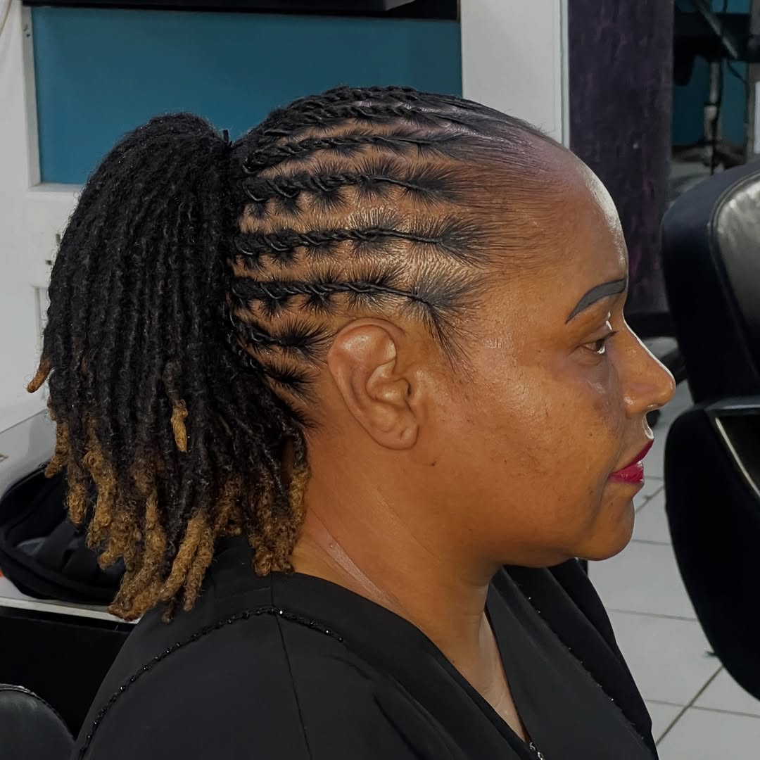 Interlocking Locs Ponytail Blonde Tips