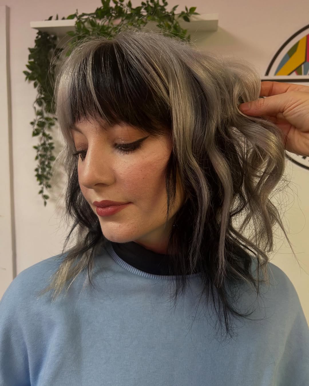 Soft Grunge Skunk Stripe With Texturized Waves