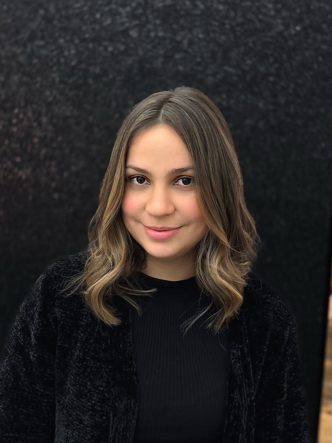 Soft Wavy Lob With Golden Balayage Highlights