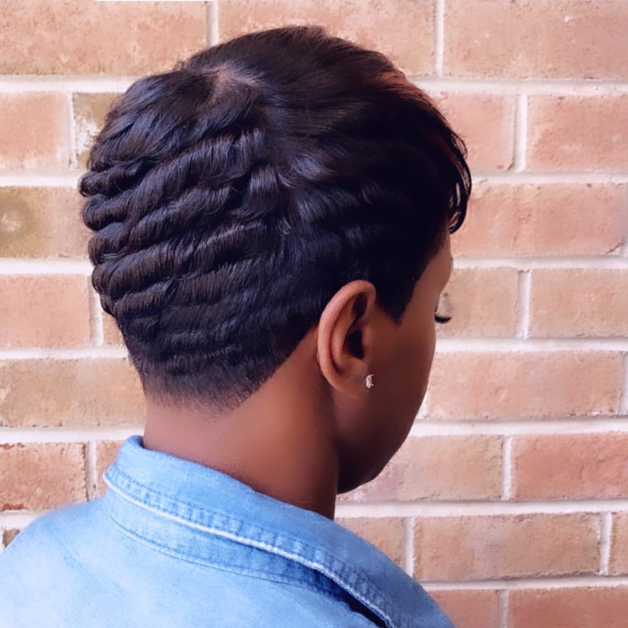 Textured Finger Waves With Undercut