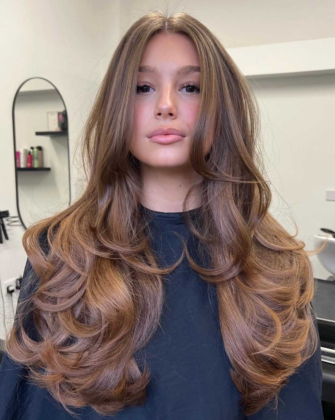 Voluminous Honey Blonde Layers With Face-Framing