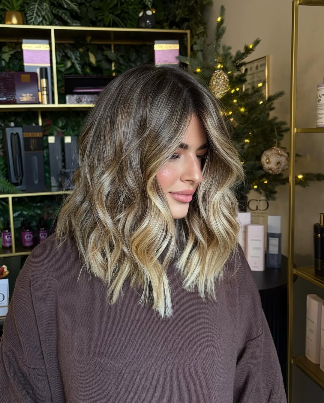 Wavy Honey Blonde Lob with Soft Face-Framing Layers