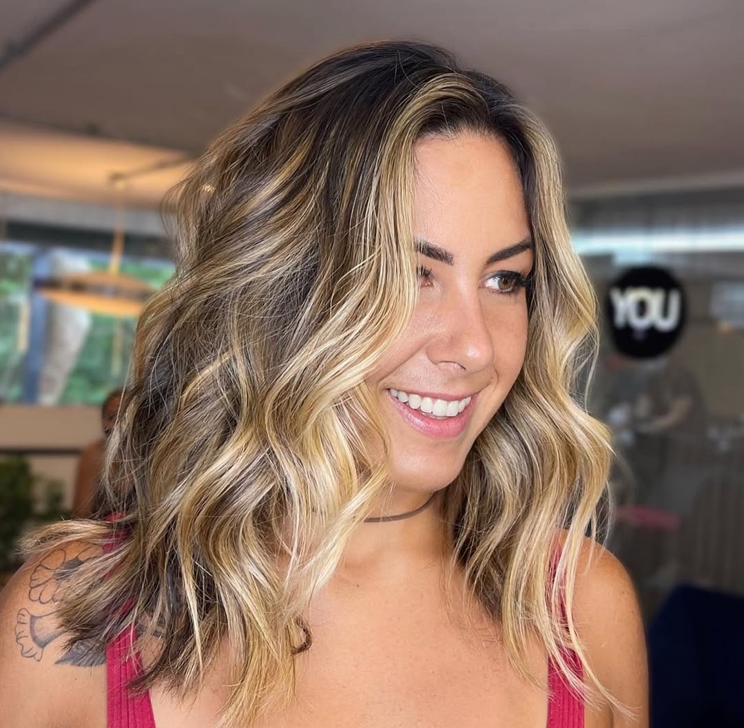 Wavy Lived-In Brunette Lob With Caramel Balayage