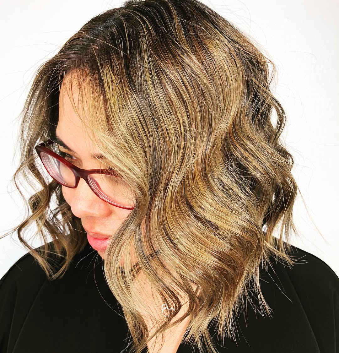 Wavy Warm Blonde Lob With Shadow Root
