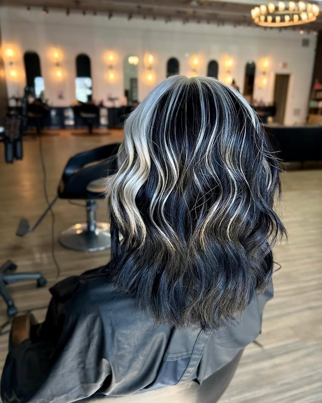 Y2K Wavy Skunk Stripe On Chin-Length Hair