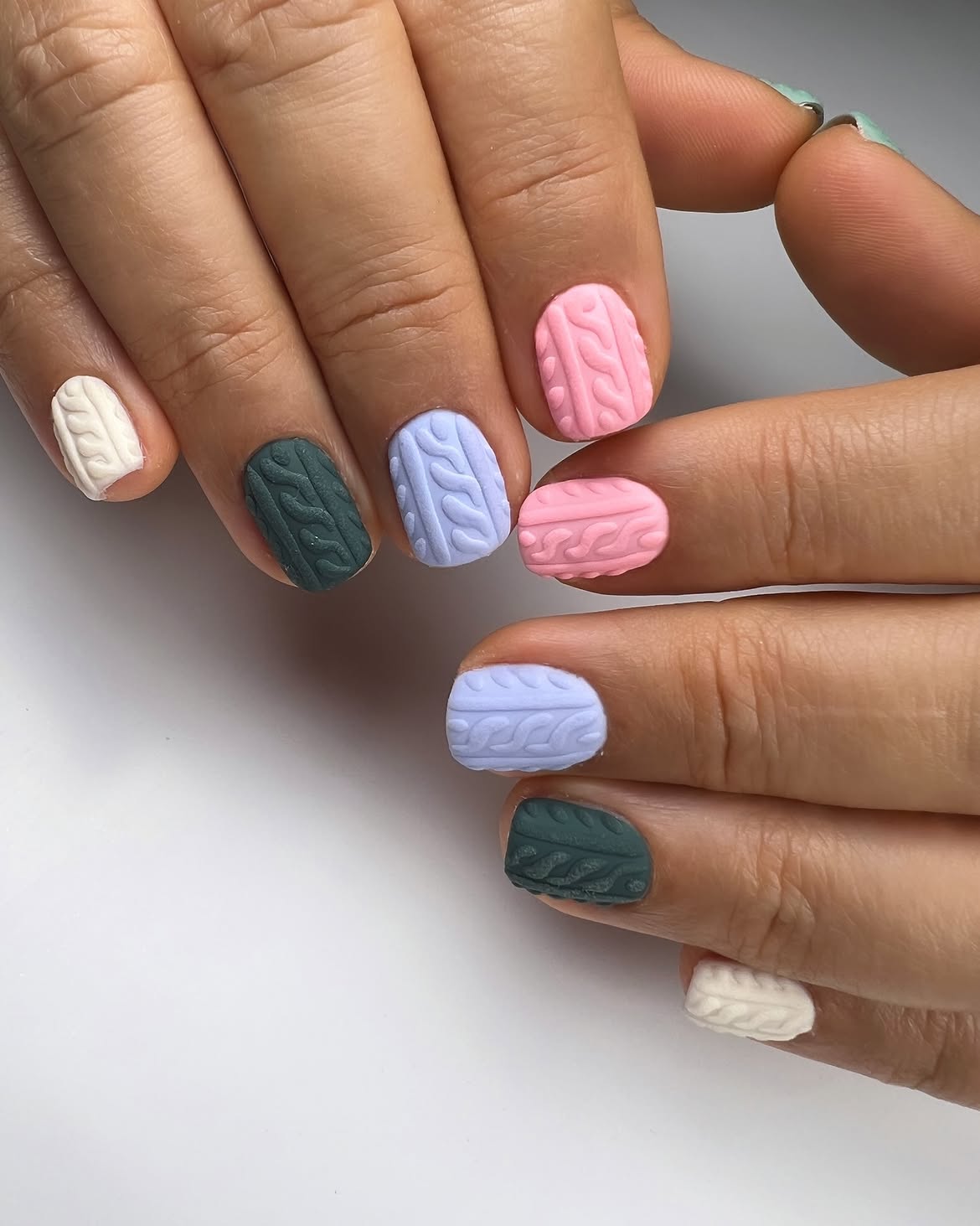 Cozy Cable Knit Matte Sweater Nails