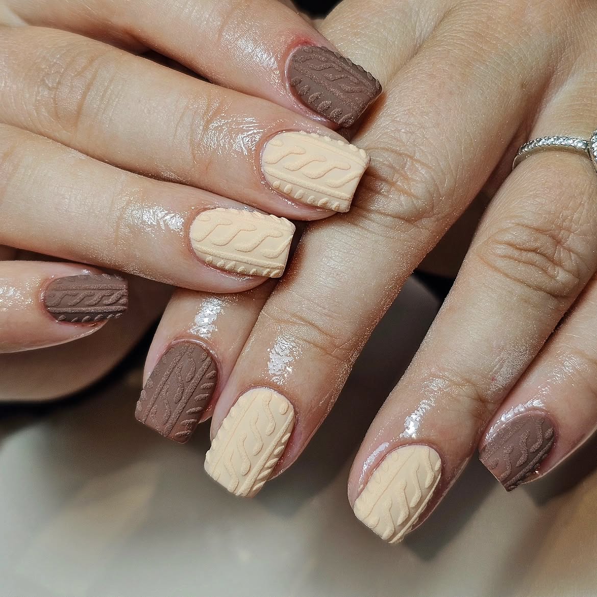 Cozy Knit Sweater Nails in Mocha & Cream