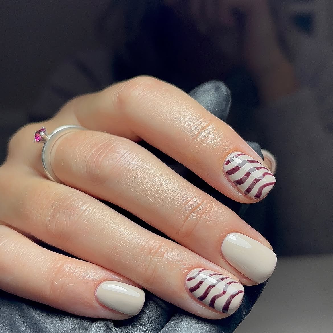 Cream and Burgundy Swirl Short Nails