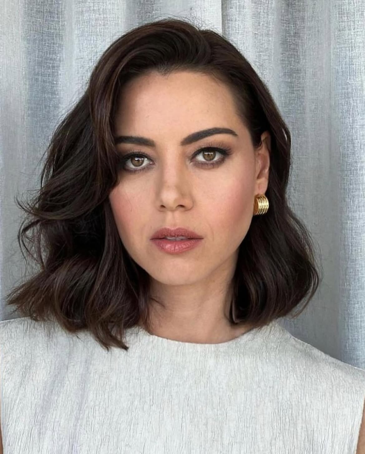 Effortless Dark Chocolate Bob With Loose Waves