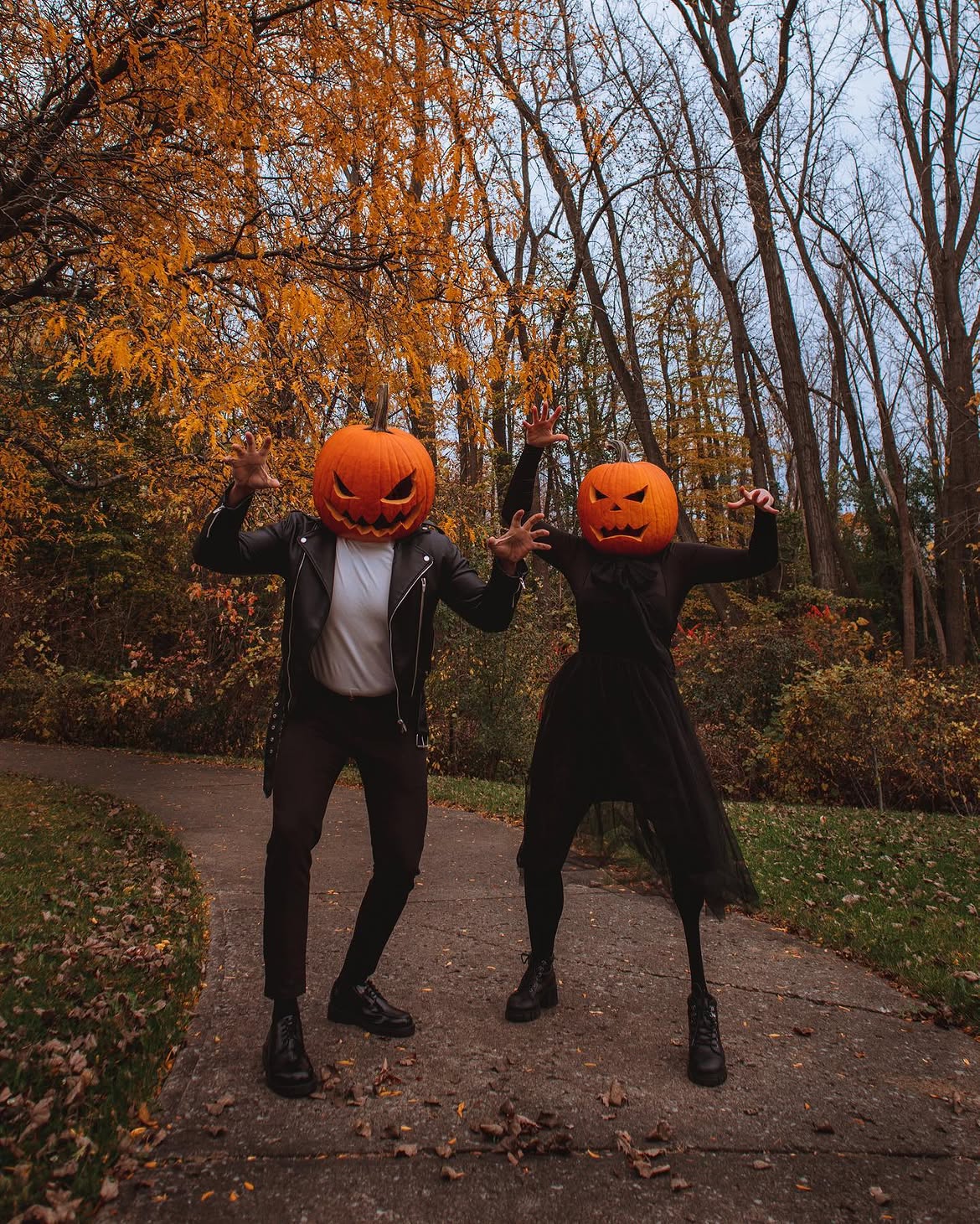 Jack-o'-Lantern Couple's Spooky Halloween Costume