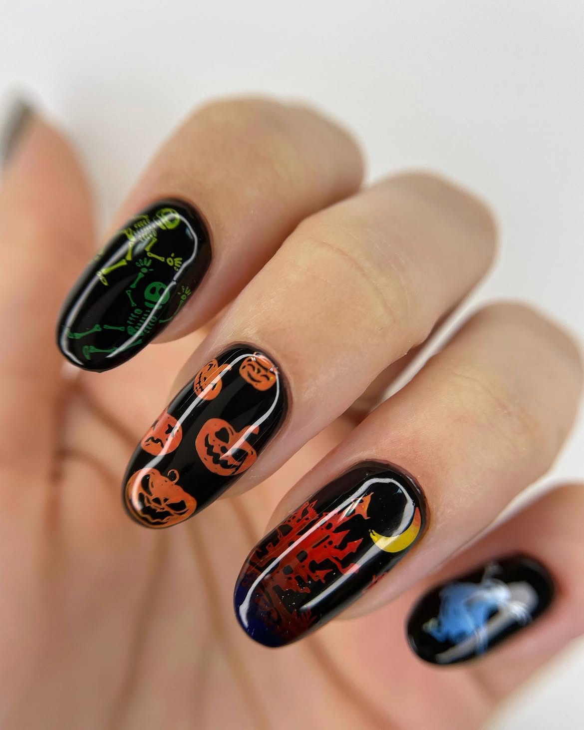 Spooky Halloween Scene Oval Nails
