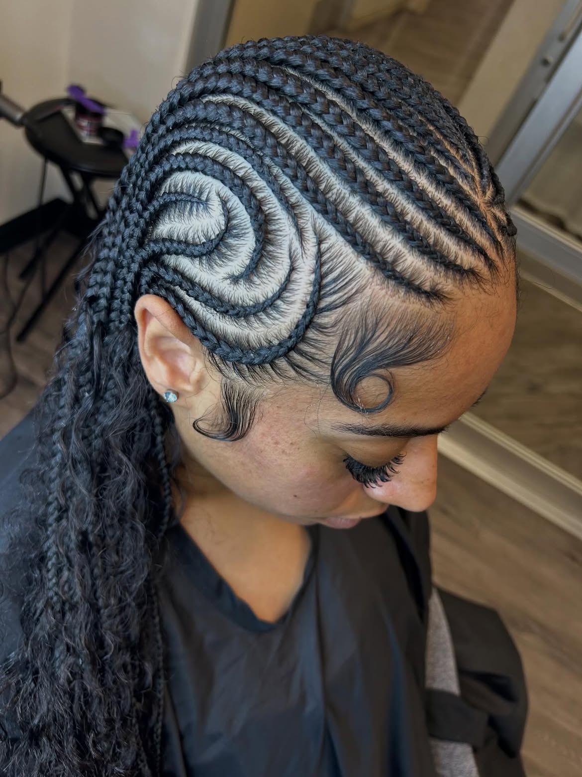 Swirl Feed-In Braids With Defined Edges