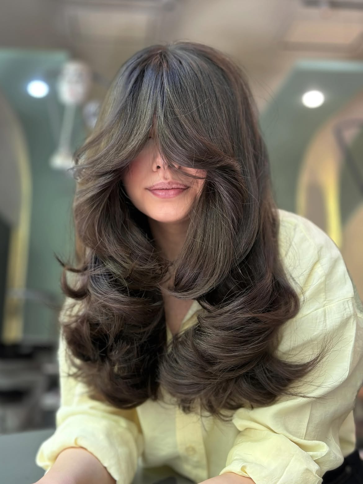 Voluminous Blowout With Face-Framing Layers
